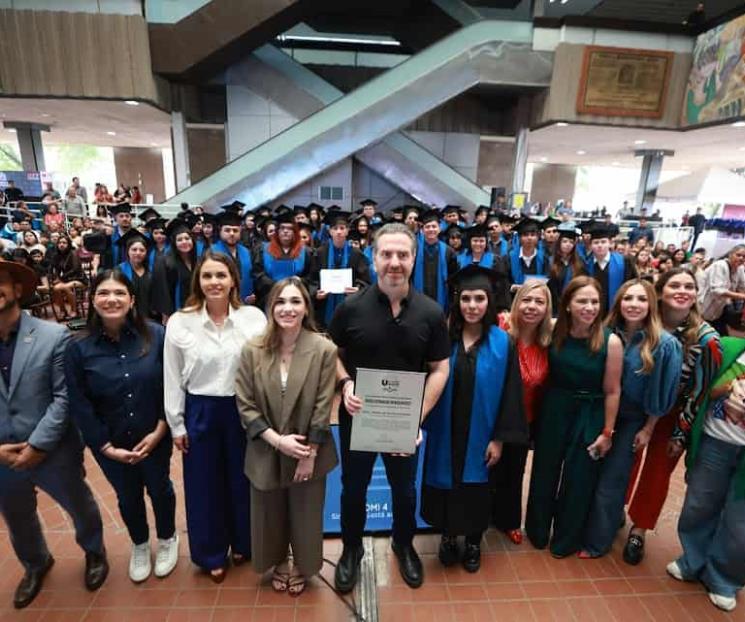 Se gradúa primera generación de la Prepa Regia Se gradúa primera generación de la Prepa Regia