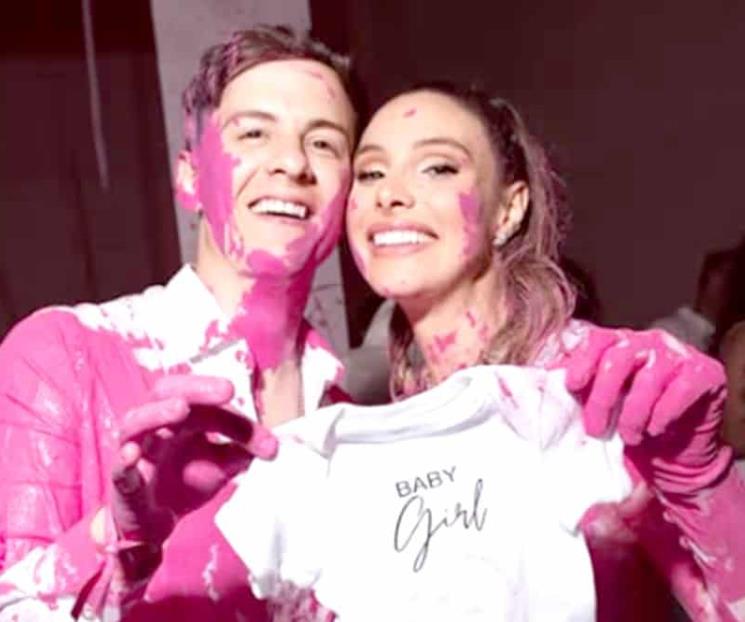 Lele Pons se cae durante revelación de sexo de su bebé Lele Pons se cae durante revelación de sexo de su bebé
