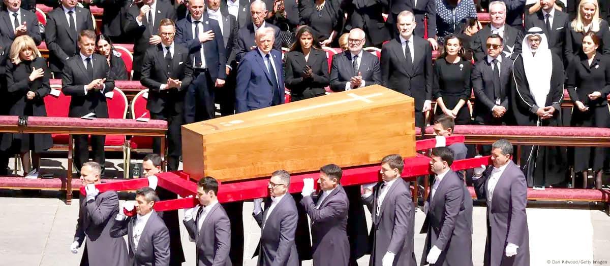 Despiden mandatarios y feligreses al Papa Francisco Despiden mandatarios y feligreses al Papa Francisco