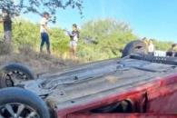 Vuelca auto en General Terán