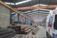 Fallece aplastado por viga de metal