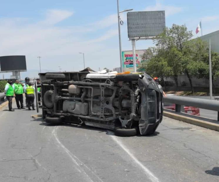 Camioneta vuelca en Gonzalitos; un muerto y un lesionado Camioneta vuelca en Gonzalitos; un muerto y un lesionado