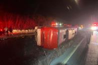 Deja un muerto y 10 lesionados choque y volcadura en La Nacional Deja un muerto y 10 lesionados choque y volcadura en La Nacional