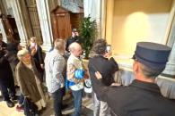 Visitan miles de fieles la tumba del Papa Francisco Visitan miles de fieles la tumba del Papa Francisco