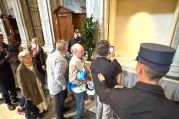 Visitan miles de fieles la tumba del Papa Francisco