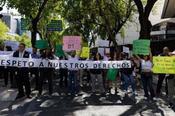 Protestan trabajadores del IFT y exigen proteger sus derechos