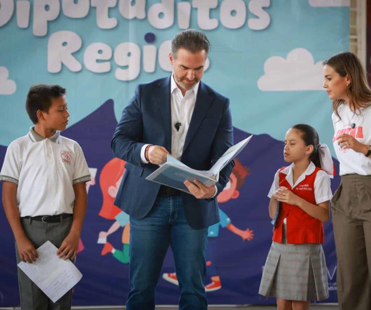 Recibe Adrián propuestas del programa ´Diputaditos Regios´ Recibe Adrián propuestas del programa ´Diputaditos Regios´