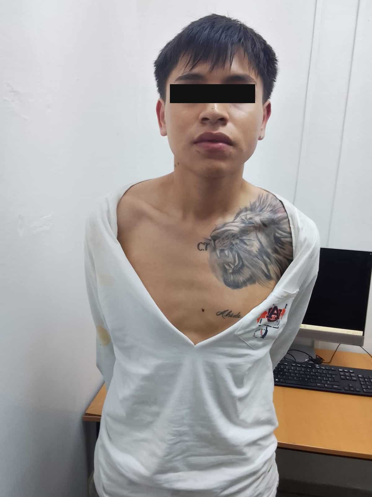 Un par de hombres fueron detenidos con drogas y armas luego de una persecución, en el municipio de Escobedo.