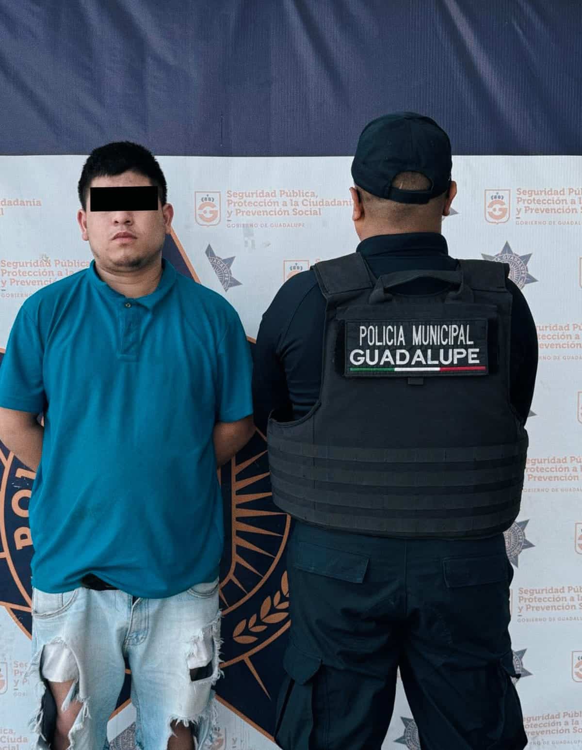 Luego de que presuntamente atacó a golpes y patadas a su esposa, un hombre fue capturado por policías de Guadalupe.