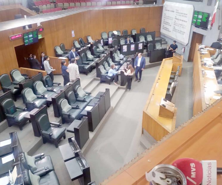 Regresa la parálisis legislativa; suspenden diputados sesión Regresa la parálisis legislativa; suspenden diputados sesión