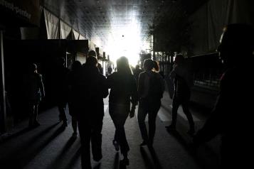 Tras apagón masivo mueren cinco y registran múltiples incidentes