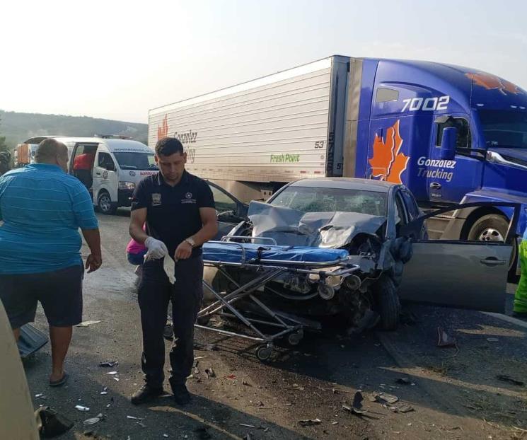 Choque volcadura deja 2 muertos en Montemorelos Choque volcadura deja 2 muertos en Montemorelos