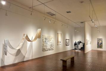 Tejidos que hablan: inauguran exposición "Desde lo textil"