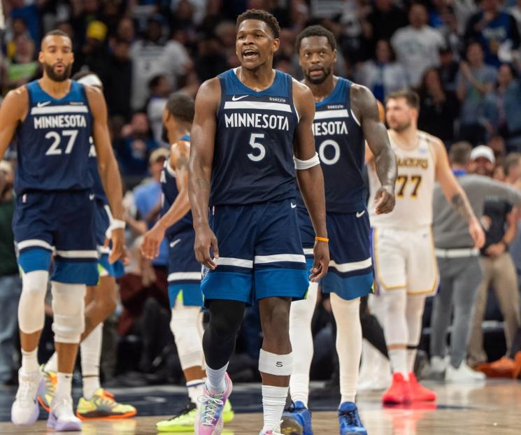 Dejan los Wolves a Lakers en el camino Dejan los Wolves a Lakers en el camino