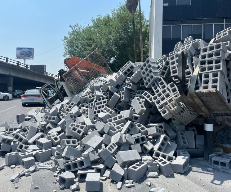 Vuelca y tira carga de blocks Vuelca y tira carga de blocks