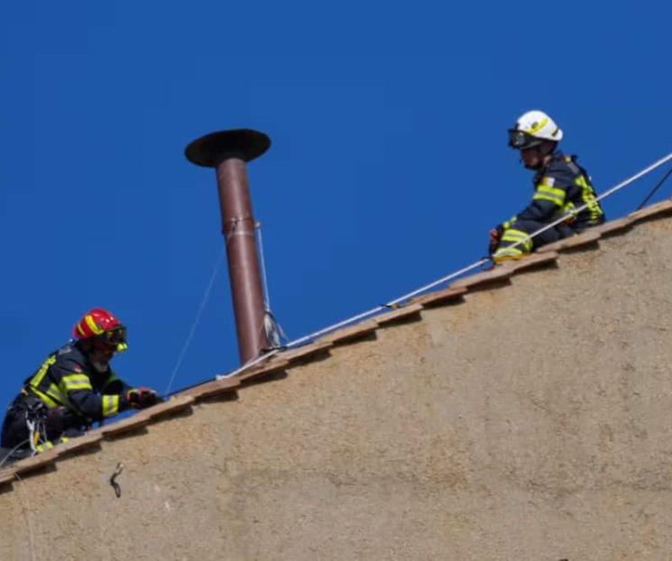 Instalan chimenea en la Capilla Sixtina para el cónclave Instalan chimenea en la Capilla Sixtina para el cónclave