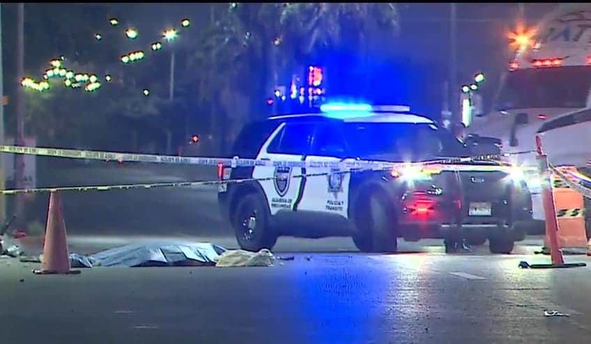 El conductor de una motocicleta falleció luego de ser chocado por un automovilista que se dio a la fuga, la madrugada de ayer en el municipio de Apodaca.