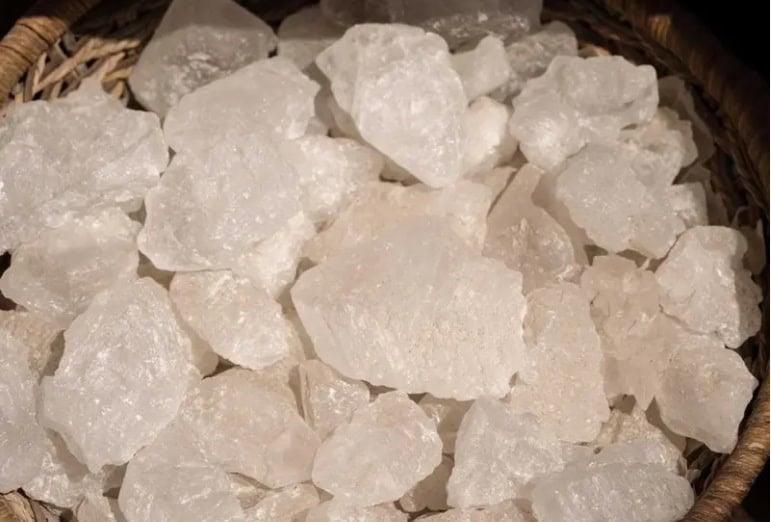 Cómo usar la piedra de alumbre como desodorante en época de calor Cómo usar la piedra de alumbre como desodorante en época de calor