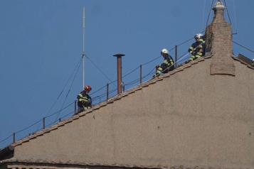 Instalan chimenea en la Capilla Sixtina para cónclave