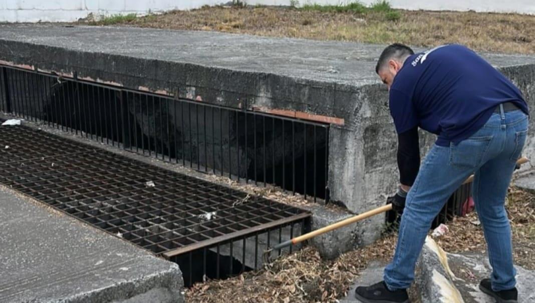 Implementa San Nicolás operativo de limpieza de alcantarillas Implementa San Nicolás operativo de limpieza de alcantarillas