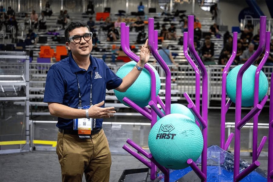 La Wikipedia de FIRST: el joven que encarna el torneo de robótica La Wikipedia de FIRST: el joven que encarna el torneo de robótica