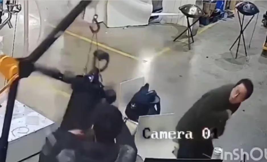 Robot ataca a instructores mientras le realizaban pruebas Robot ataca a instructores mientras le realizaban pruebas