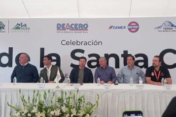 Reconoce la CMIC trabajo de albañiles