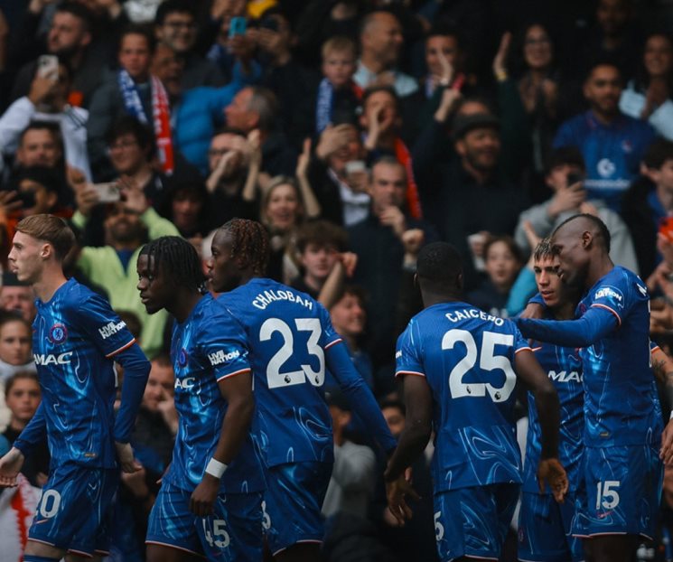 Estrena con derrota el Liverpool su título de la Liga Premier Estrena con derrota el Liverpool su título de la Liga Premier