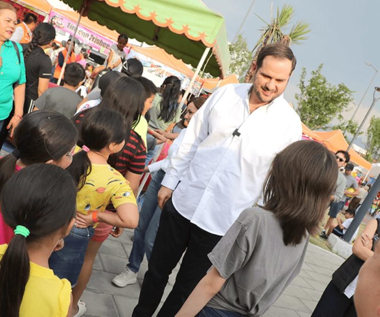 Festejan a niños en el Parque Libertad Festejan a niños en el Parque Libertad