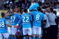 Napoli se afianza al liderato de la Serie A Napoli se afianza al liderato de la Serie A