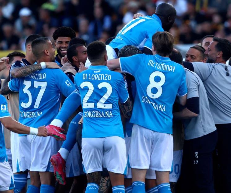 Napoli se afianza al liderato de la Serie A Napoli se afianza al liderato de la Serie A