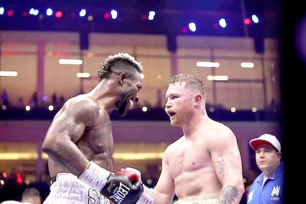 Vence Canelo Álvarez a William Scull en Arabia Saudita Vence Canelo Álvarez a William Scull en Arabia Saudita