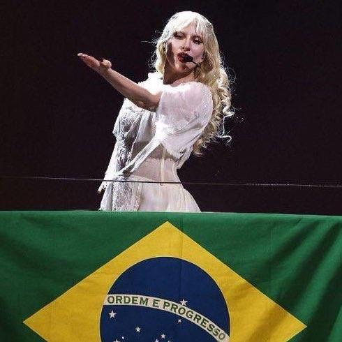 Caen 2 por supuesto complot de bomba en concierto de Lady Gaga Caen 2 por supuesto complot de bomba en concierto de Lady Gaga