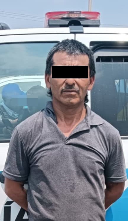 Dos hombres fueron detenidos por oficiales de la Policía de Monterrey, tras presuntamente robar paneles de módulo panorámicos que se encuentra en la parte superior de un restaurante, de la Colonia Buenos Aires, al sur de la ciudad.