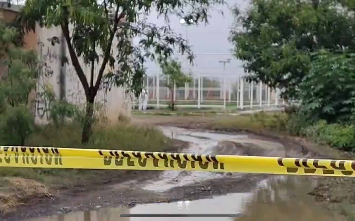 Un hombre fue ejecutado a balazos mientras que otro resultó herido, luego de ser atacados cuando se hallaban en una cancha de fútbol, en García.