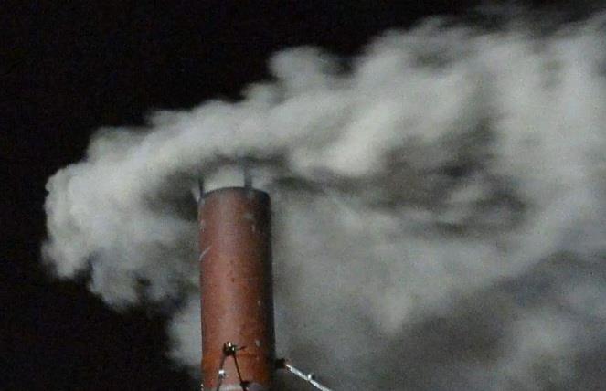 Así se crea el humo negro y blanco que se usa para elección del Papa Así se crea el humo negro y blanco que se usa para elección del Papa