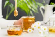 Miel vs azúcar: Diferencias y beneficios de estos endulzantes Miel vs azúcar: Diferencias y beneficios de estos endulzantes