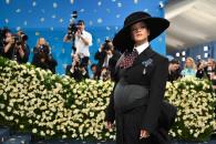 Rihanna aparece embarazada en la Met Gala; espera a su tercer hijo