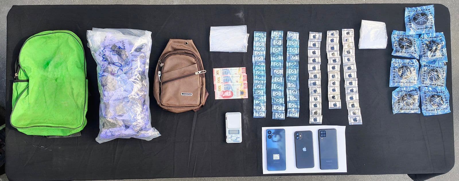 Elementos del Grupo de Coordinación Metropolitana capturó a un hombre en posesión de más de 100 dosis de estupefacientes en el centro de Monterrey.
