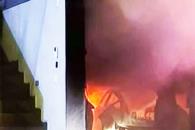 Acaba fuego con tres vehículos en San Pedro