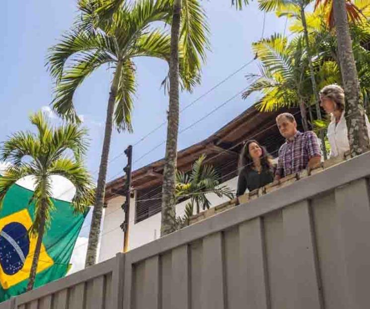 Rescata EU a opositores venezolanos refugiados en embajada Rescata EU a opositores venezolanos refugiados en embajada