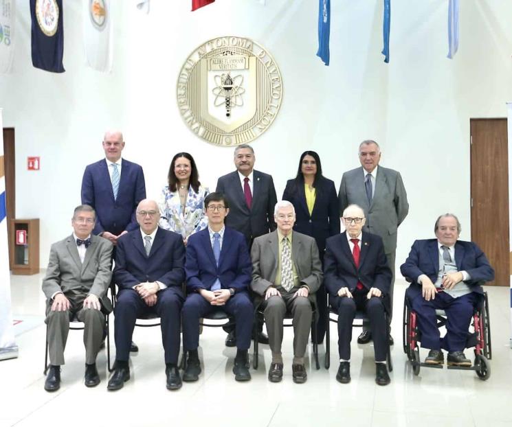 Avanza UANL en educación de clase mundial Avanza UANL en educación de clase mundial