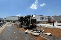 Deja choque de tráileres dos lesionados Deja choque de tráileres dos lesionados