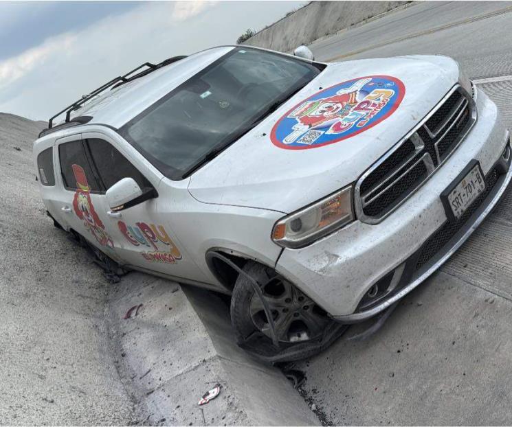 Vuelca payaso en su camioneta Vuelca payaso en su camioneta