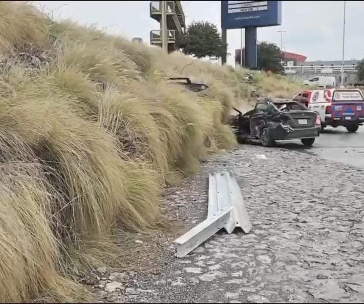 Vuelca en Paseo de los Leones Vuelca en Paseo de los Leones