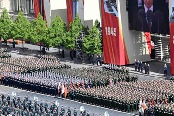 Rinde Putin homenaje a soldados en desfile del Día de la Victoria