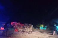 Choca contra tráiler y pierde la vida