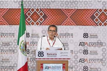Huachicol fiscal merma los ingresos públicos: Amador Zamora Huachicol fiscal merma los ingresos públicos: Amador Zamora