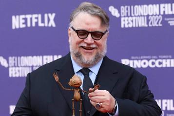 Da a conocer Guillermo del Toro la muerte de su hermano