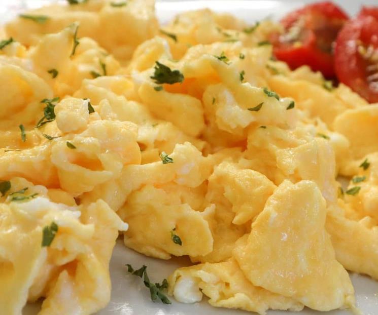Cómo hacer que los huevos revueltos queden cremosos Cómo hacer que los huevos revueltos queden cremosos